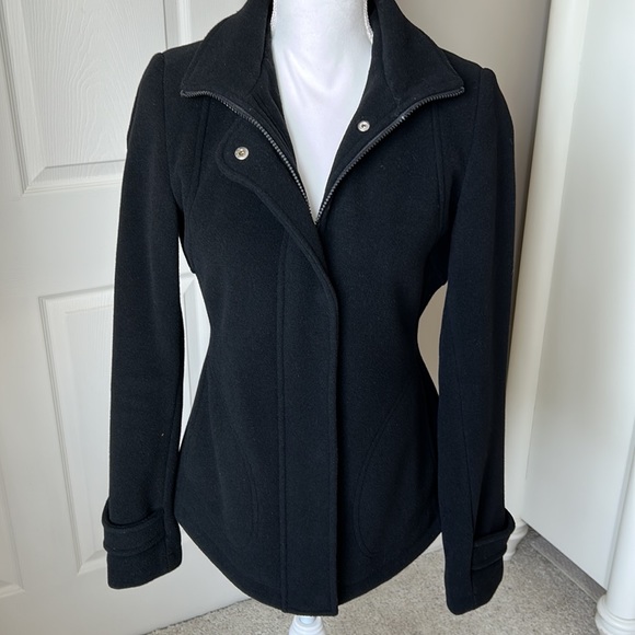 Ladies Black Coat - Picture 4 of 8